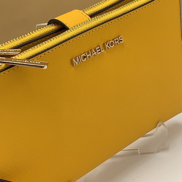MICHAEL KORS LARGE DOUBLE ZIP WRISTLET WALLET JASMINE YELLOW COLOR - Picture 10 of 13